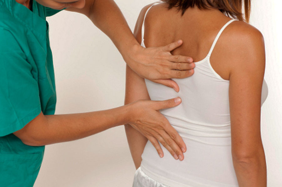 Боль в регионе за лопатками Боль в регионе за лопатками