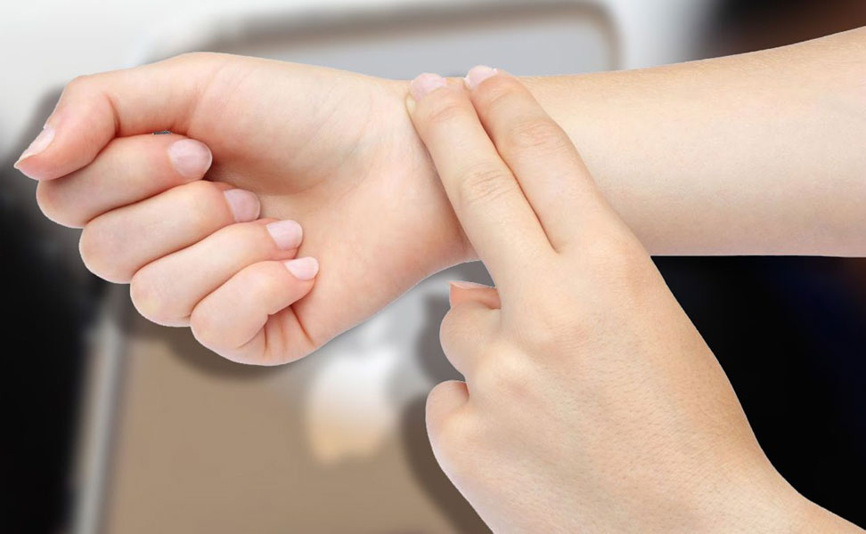 Измерение пульса на руке Измерение пульса на руке