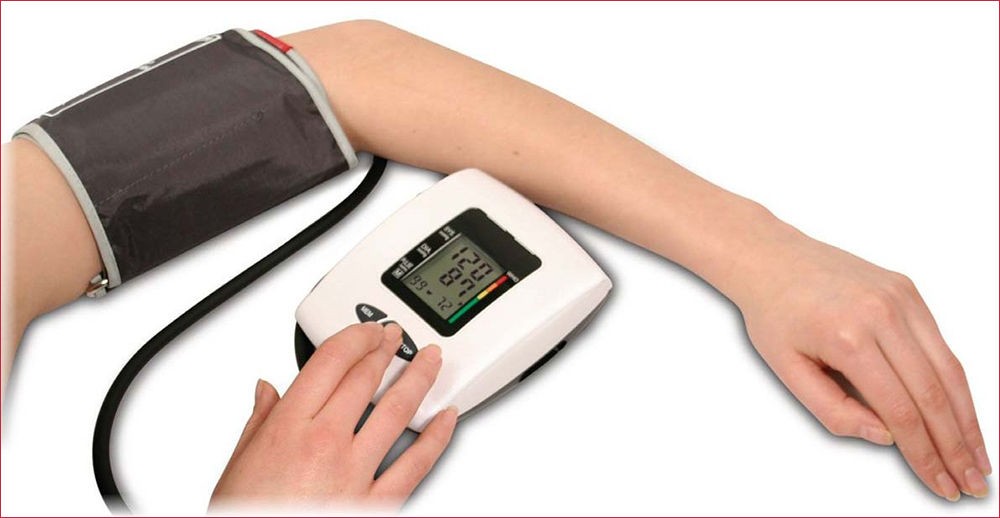 Контроль давления с помощью тонометра Контроль давления с помощью тонометра