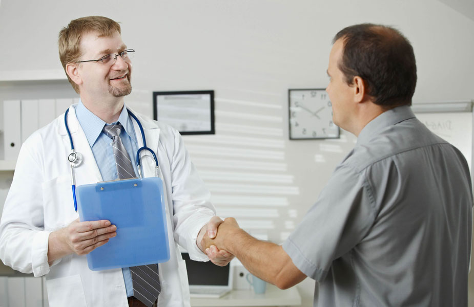 Мужчина на приеме у врача Мужчина на приеме у врача
