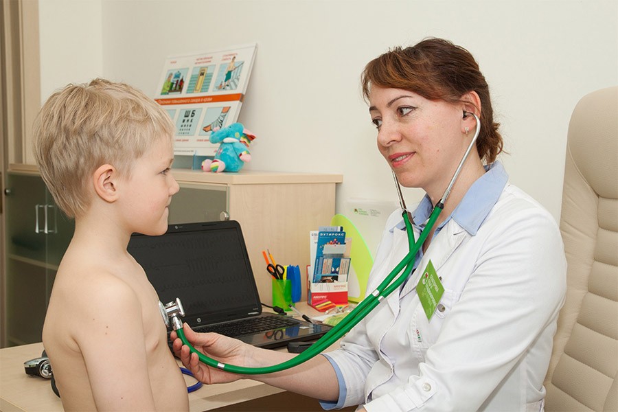 Осмотр кардиологом ребенка Осмотр кардиологом ребенка