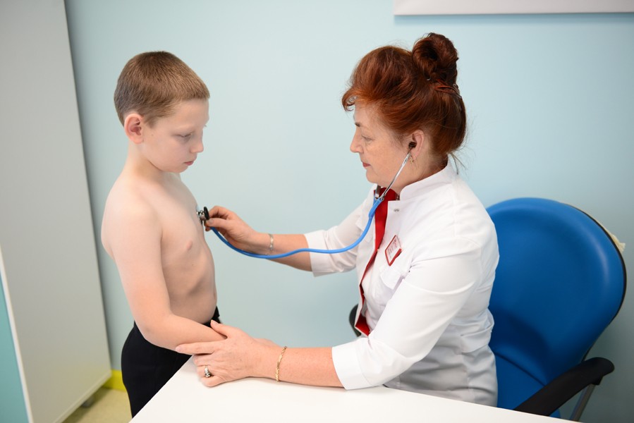 Осмотр ребенка кардиологом Осмотр ребенка кардиологом