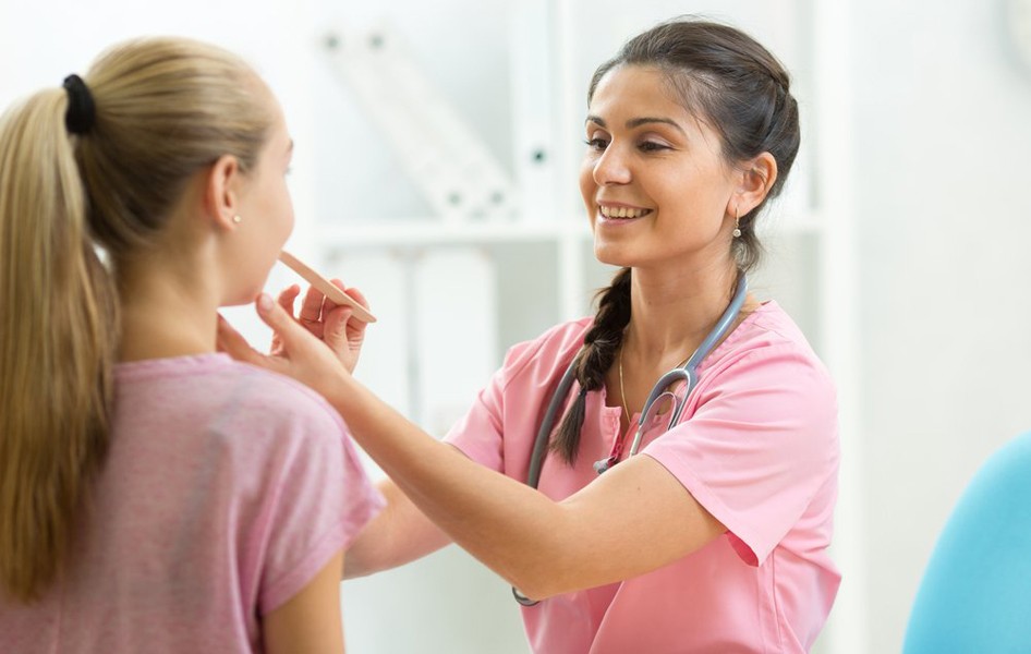 Осмотр врача-отоларинголога Осмотр врача-отоларинголога