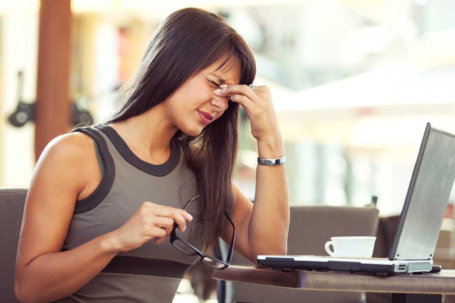 Плохое самочувствие у девушки Плохое самочувствие у девушки