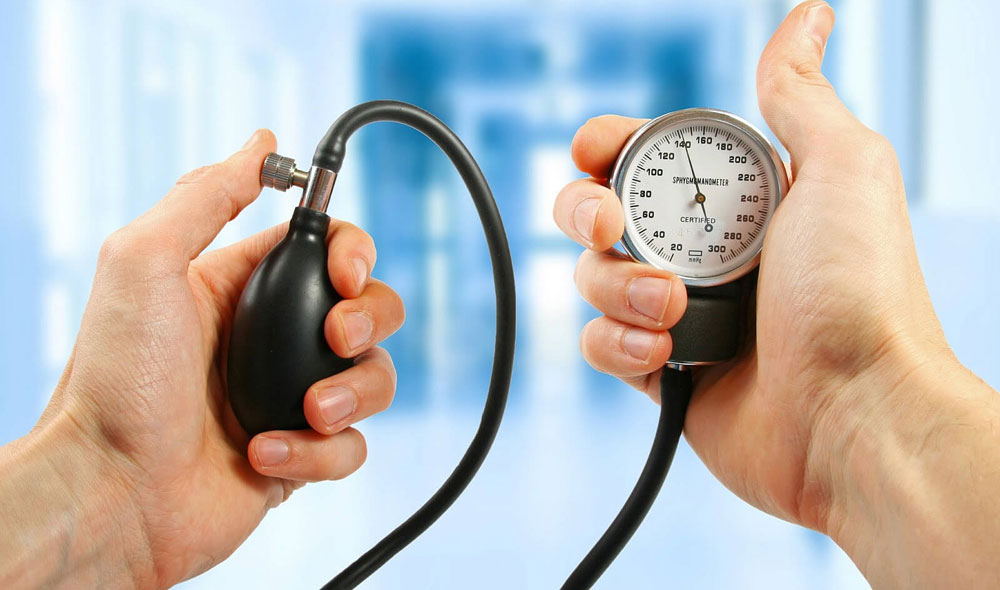 Тонометр меряют давление Тонометр меряют давление