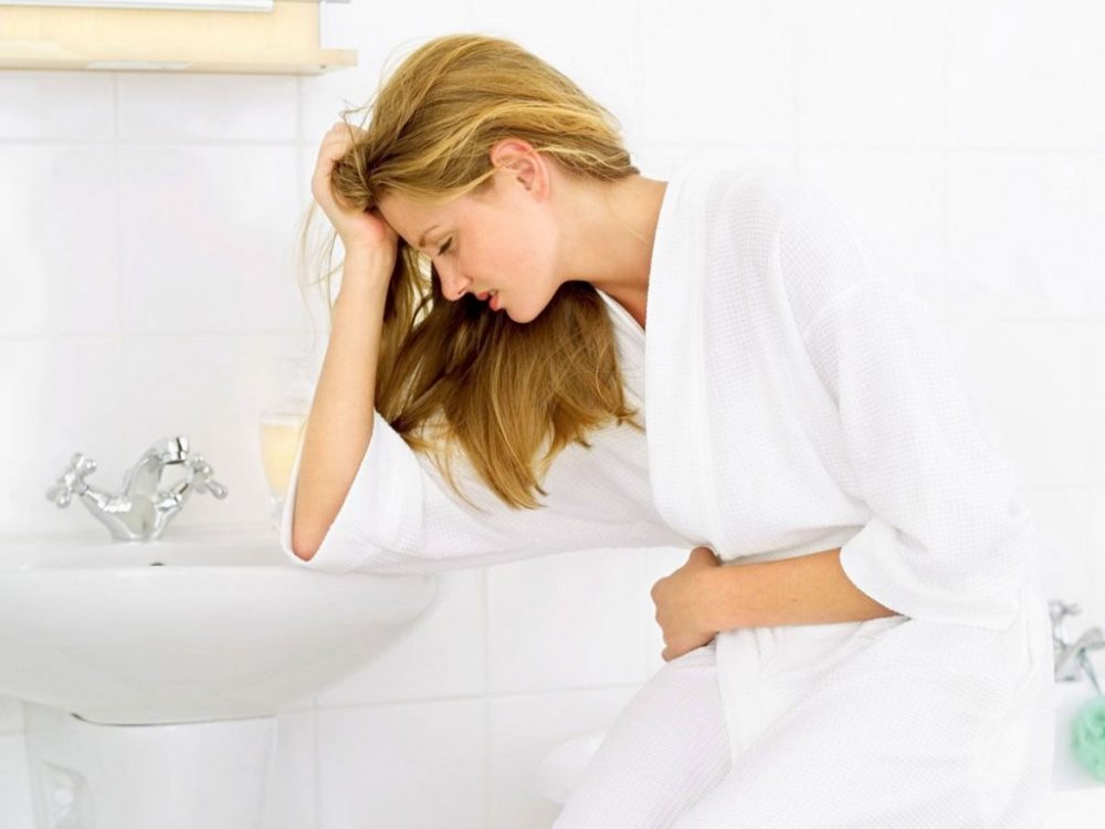 Анемию сопровождает много симптомов, от усталости, до тошноты и рвоты ухудшение самочувствия при анемии