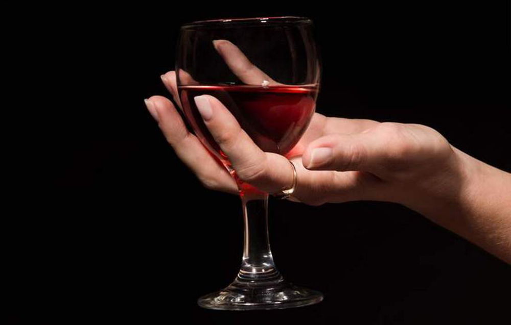 Употребление алкогольных напитков Употребление алкогольных напитков