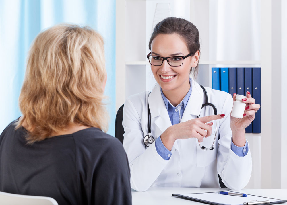 Врач назначает лечение Врач назначает лечение