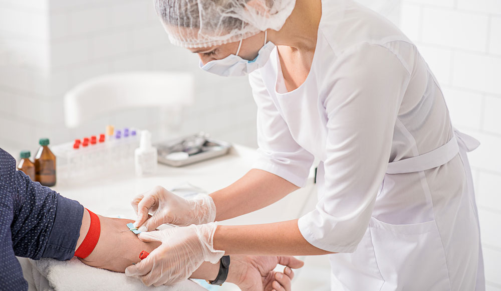 Забор крови у пациента Забор крови у пациента